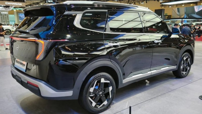 Hyundai Neira: электрический близнец Kia Carens EV представлен в Индонезии Hyundai Neira: электрический близнец Kia Carens EV представлен в Индонезии