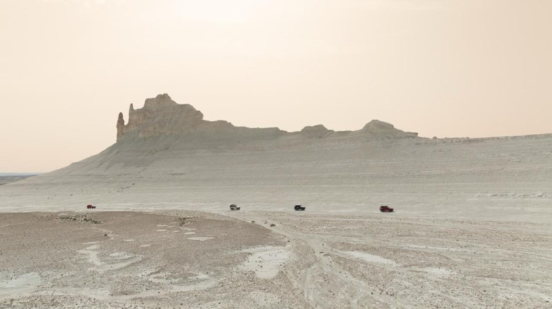 Экспедиция Red Off-Road в Мангистау: марсианские пейзажи за рулём Toyota Land Cruiser Prado Экспедиция Red Off-Road в Мангистау: марсианские пейзажи за рулём Toyota Land Cruiser Prado