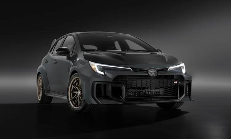 Toyota представила самую дорогую Corolla GRMN Toyota представила самую дорогую Corolla GRMN