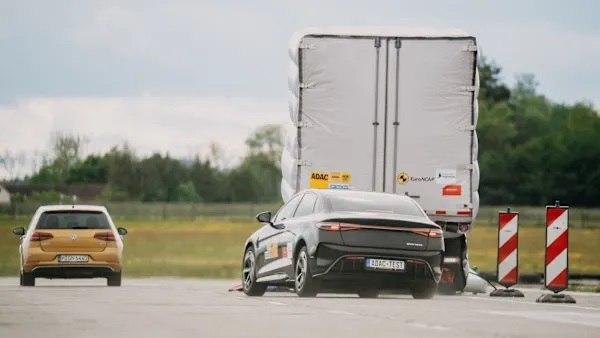 ADAC: пятизвездочные авто беспомощны при столкновении с грузовиками ADAC: пятизвездочные авто беспомощны при столкновении с грузовиками