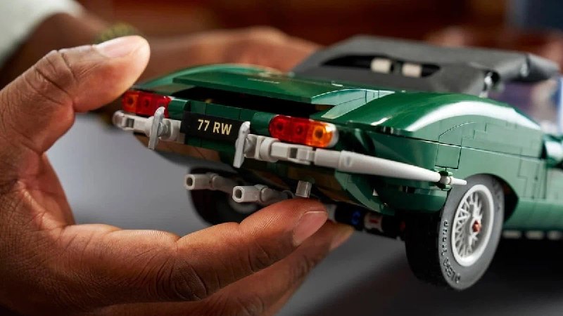 Lego выпустила конструктор Jaguar E-Type по мотивам легендарного заезда Lego выпустила конструктор Jaguar E-Type по мотивам легендарного заезда