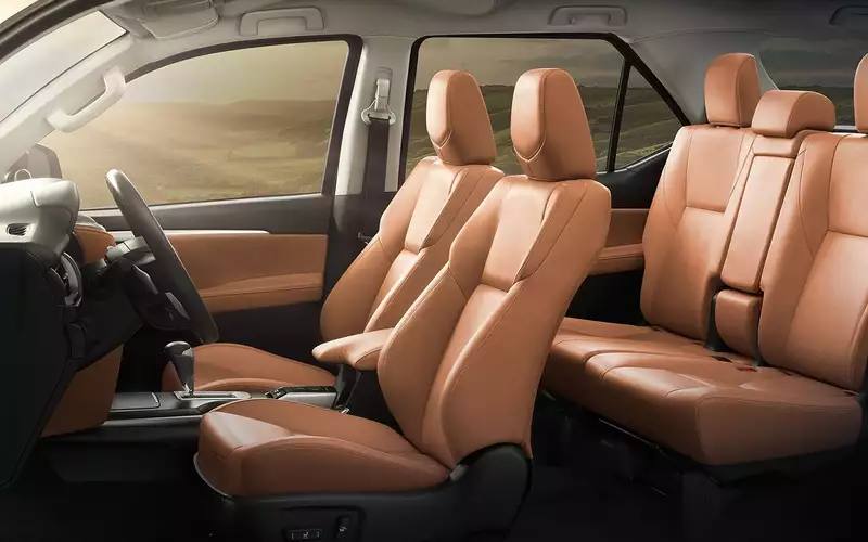 Toyota Fortuner из ОАЭ снова в России: цены от 4,46 млн рублей