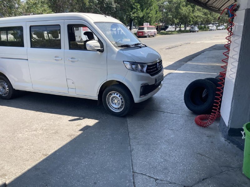 Редкий Changan KYC V7: просторный минивэн за небольшие деньги Редкий Changan KYC V7: просторный минивэн за небольшие деньги
