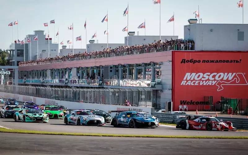 YADRO Motorsport выиграл четвёртый этап REC на Moscow Raceway после схода лидера