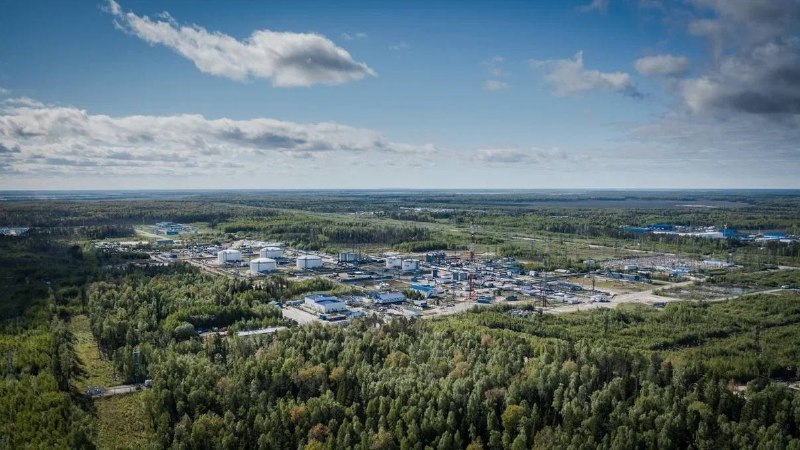 Беспилотные грузовики вышли на нефтепромыслы Югры