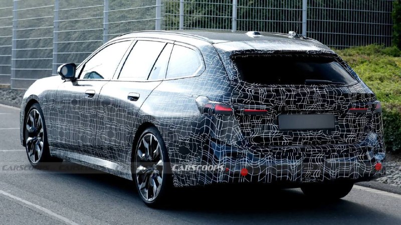 BMW готовит рестайлинг универсала 5-Series: внутри — Neue Klasse, снаружи — минимум изменений BMW готовит рестайлинг универсала 5-Series: внутри — Neue Klasse, снаружи — минимум изменений