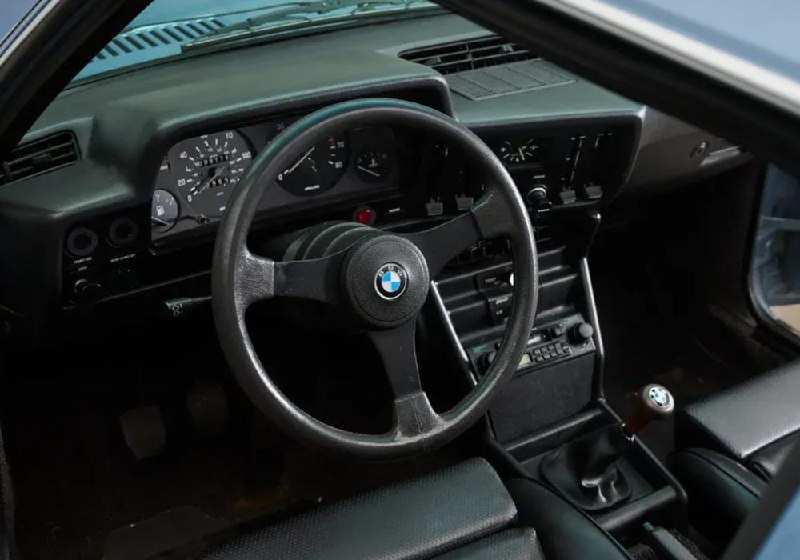 Полувековой BMW 320i E21 с пробегом 14 500 км выставлен на аукцион Полувековой BMW 320i E21 с пробегом 14 500 км выставлен на аукцион