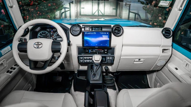 Уникальный Toyota Land Cruiser 76: подготовка к бездорожью и комфорт от Black Box 4x4 Уникальный Toyota Land Cruiser 76: подготовка к бездорожью и комфорт от Black Box 4x4