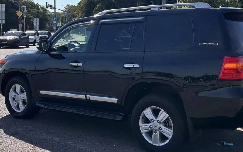 В Москве продают Toyota Land Cruiser 200 2014 года с пробегом 11 тысяч км за 9,4 млн рублей В Москве продают Toyota Land Cruiser 200 2014 года с пробегом 11 тысяч км за 9,4 млн рублей
