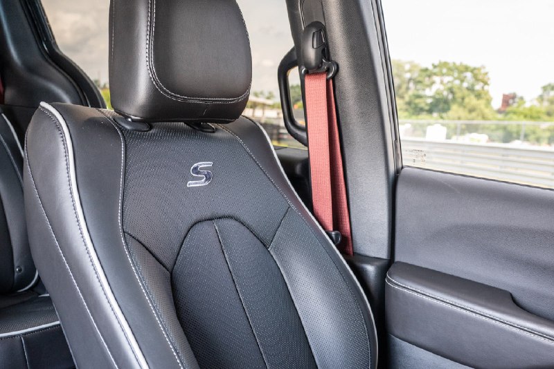 Chrysler показал спортивные концепты на базе минивэна Pacifica