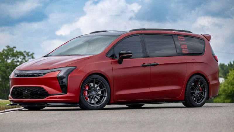 Chrysler показал спортивные концепты на базе минивэна Pacifica