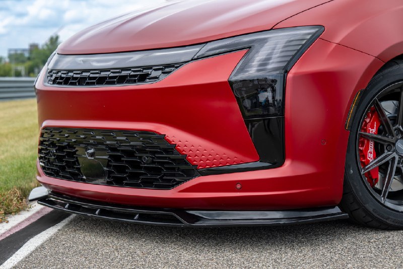 Chrysler показал спортивные концепты на базе минивэна Pacifica