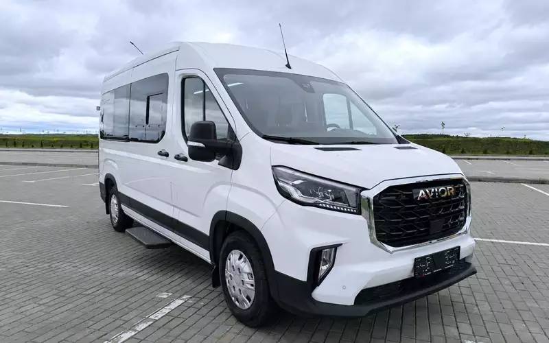 Avior Touring Bus: 11-местный автобус с полным набором систем безопасности Avior Touring Bus: 11-местный автобус с полным набором систем безопасности