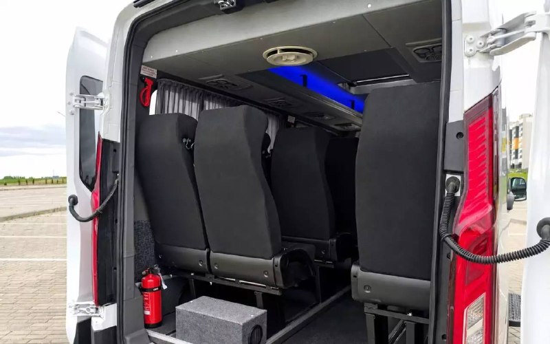 Avior Touring Bus: 11-местный автобус с полным набором систем безопасности Avior Touring Bus: 11-местный автобус с полным набором систем безопасности