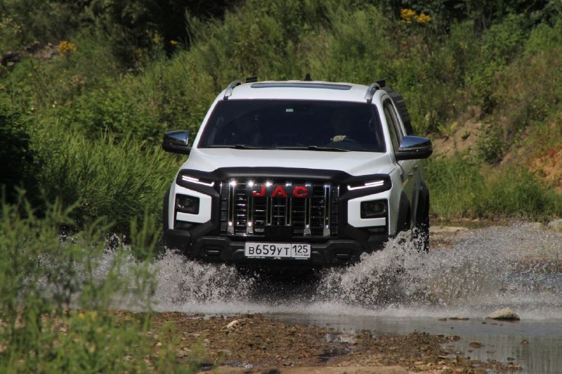 Во Владивостоке открылся первый центр клиентского опыта JAC