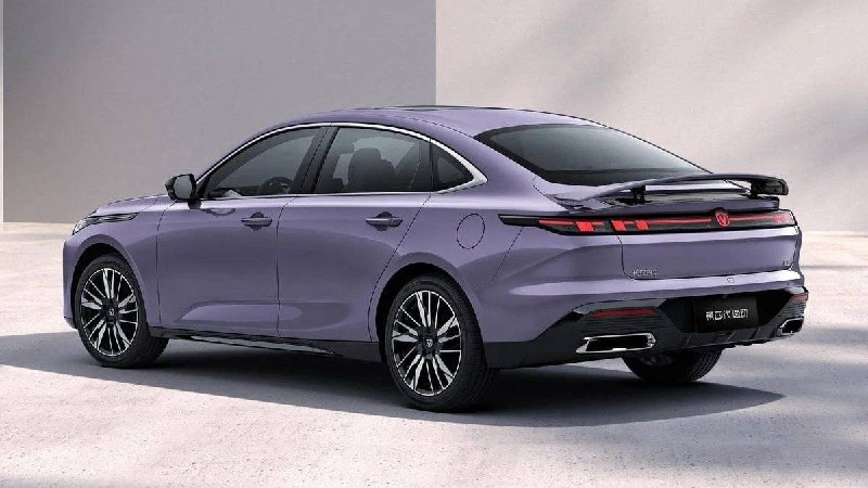 Changan привезёт в Россию седан Eado Max
