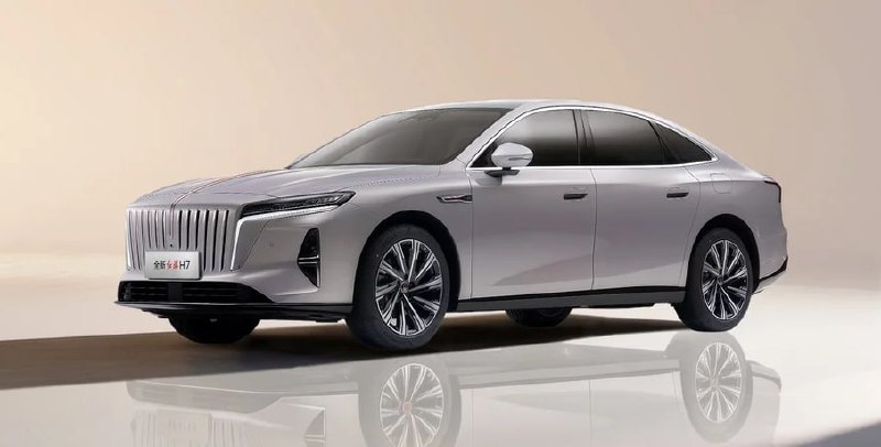 Новый Hongqi H7: 657-сильный гибрид с полным приводом