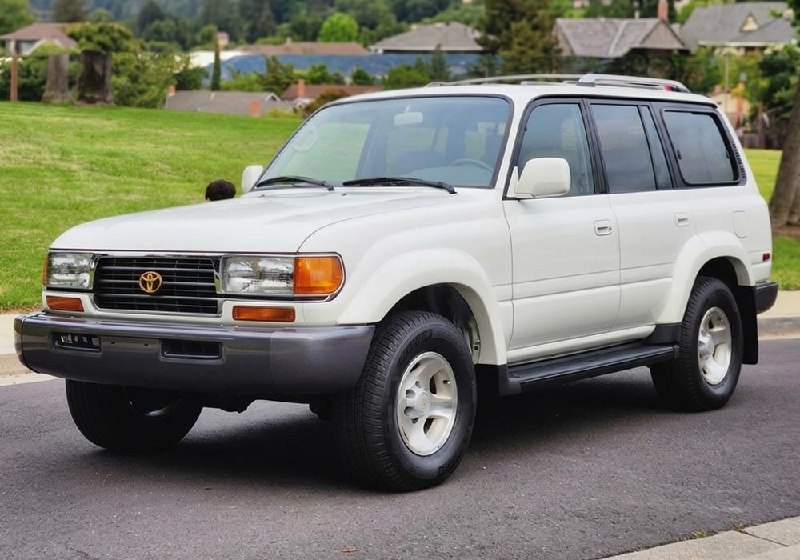 Toyota Land Cruiser 80 с пробегом 7500 км продан за 130 000 долларов