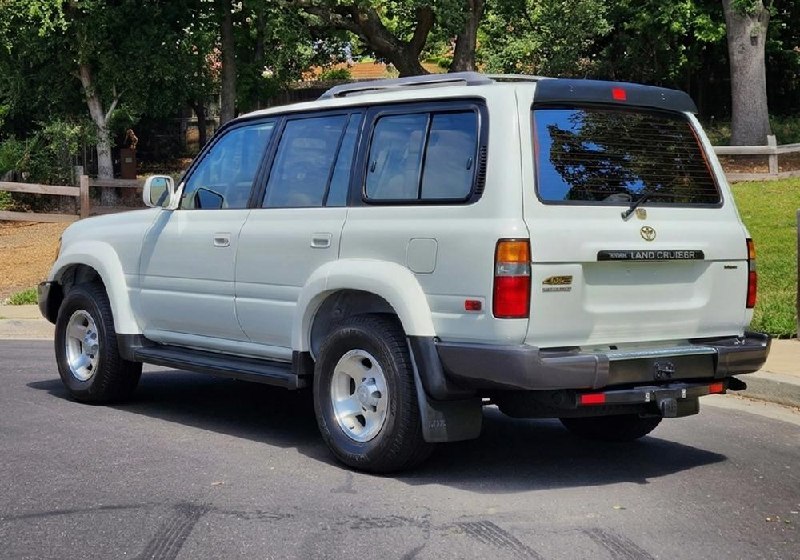 Toyota Land Cruiser 80 с пробегом 7500 км продан за 130 000 долларов