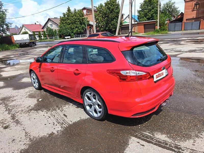 Ford Focus ST: редкий красный универсал с механикой за 1 100 000 рублей Ford Focus ST: редкий красный универсал с механикой за 1 100 000 рублей
