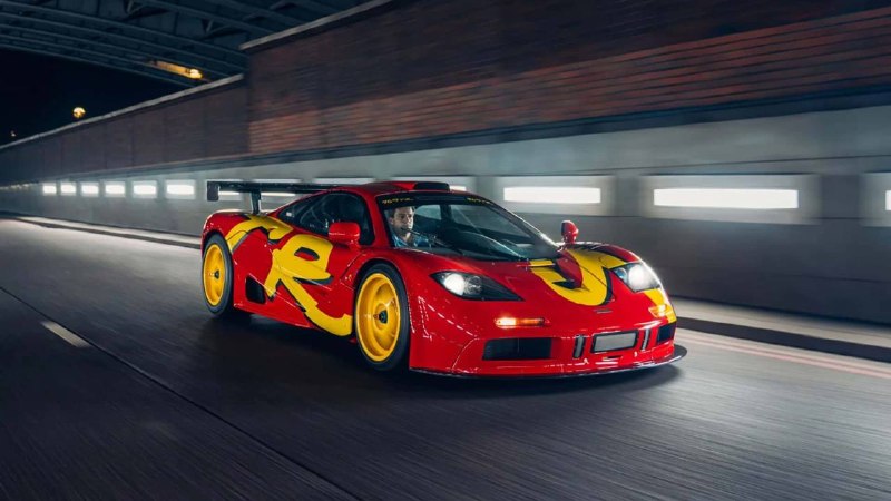 McLaren F1 GTR в поп-арт расцветке продан за рекордные $34,65 миллиона