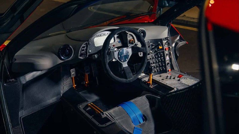 McLaren F1 GTR в поп-арт расцветке продан за рекордные $34,65 миллиона