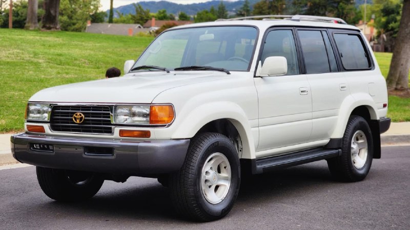 Toyota Land Cruiser J80 1997 года с пробегом 7544 км продают за 11 млн рублей