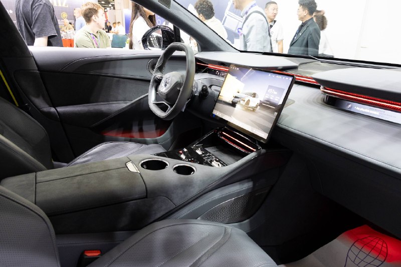 Премиальные Zeekr, Lotus и Audi приехали в Москву Премиальные Zeekr, Lotus и Audi приехали в Москву