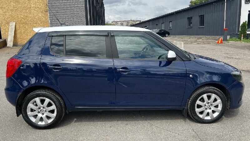 Skoda Fabia продается на Авто.ру: 25% средств направят учителям