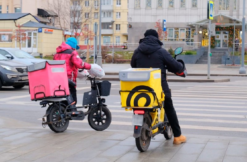 Лишь 6% курьеров на электровелосипедах в Екатеринбурге соблюдают ПДД