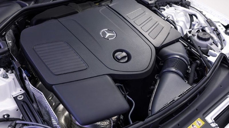 Mercedes-Benz представил обновленный C-Class с ДВС