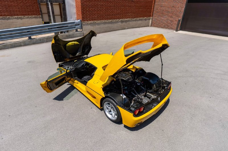 Уникальный Ferrari F50 продан на аукционе за рекордные 14,5 миллиона долларов