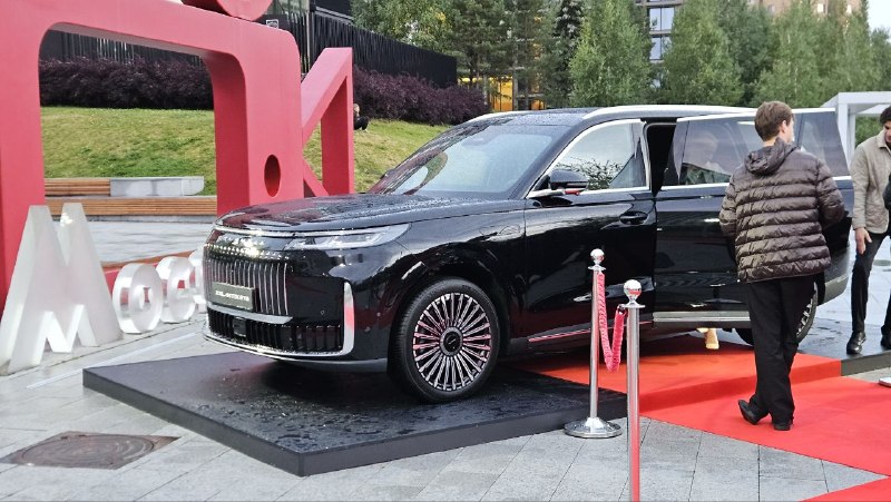 Новые кроссоверы Esteo представили в «Мосфильме» Новые кроссоверы Esteo представили в «Мосфильме»