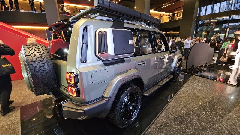 Новые кроссоверы Esteo представили в «Мосфильме» Новые кроссоверы Esteo представили в «Мосфильме»