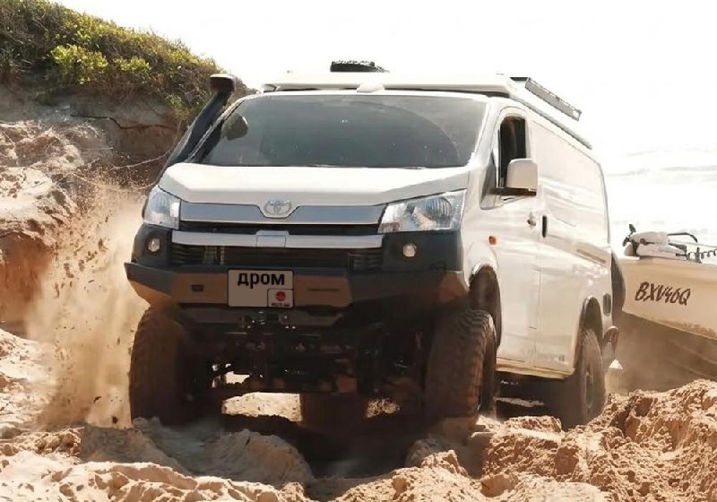 Австралийцы сделали из Toyota HiAce внедорожный кемпер с деталями от Land Cruiser Австралийцы сделали из Toyota HiAce внедорожный кемпер с деталями от Land Cruiser