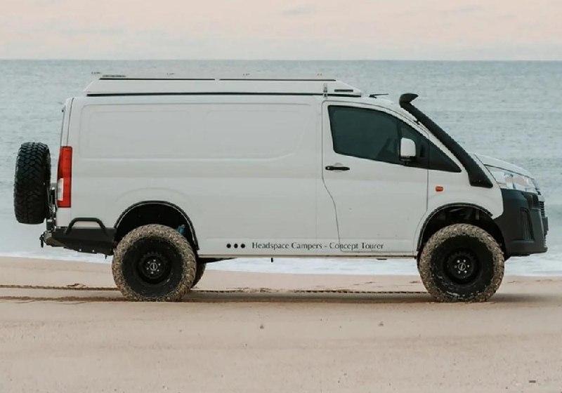 Австралийцы сделали из Toyota HiAce внедорожный кемпер с деталями от Land Cruiser Австралийцы сделали из Toyota HiAce внедорожный кемпер с деталями от Land Cruiser