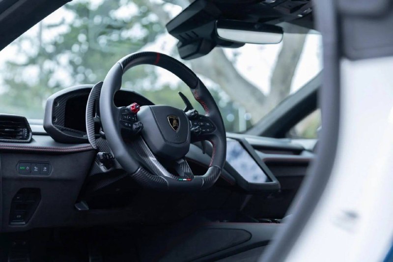 Lamborghini Temerario Tricolore: 907-сильная дань итальянскому триколору Lamborghini Temerario Tricolore: 907-сильная дань итальянскому триколору