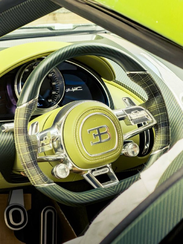 Bugatti представила уникальный гиперкар Brouillard за €10 миллионов Bugatti представила уникальный гиперкар Brouillard за €10 миллионов