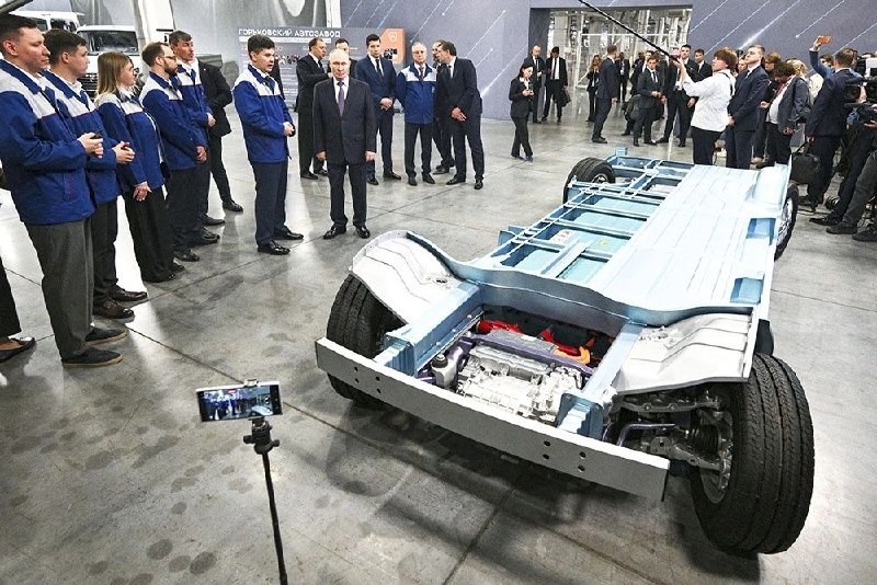 Путину показали новую модульную платформу «ГАЗели-3»