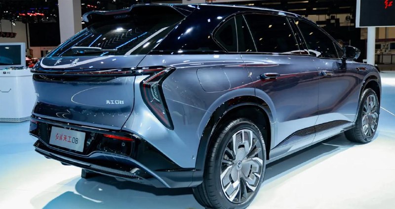 Hongqi: от рекордного пробега до новых электромобилей и батарей BYD Hongqi: от рекордного пробега до новых электромобилей и батарей BYD