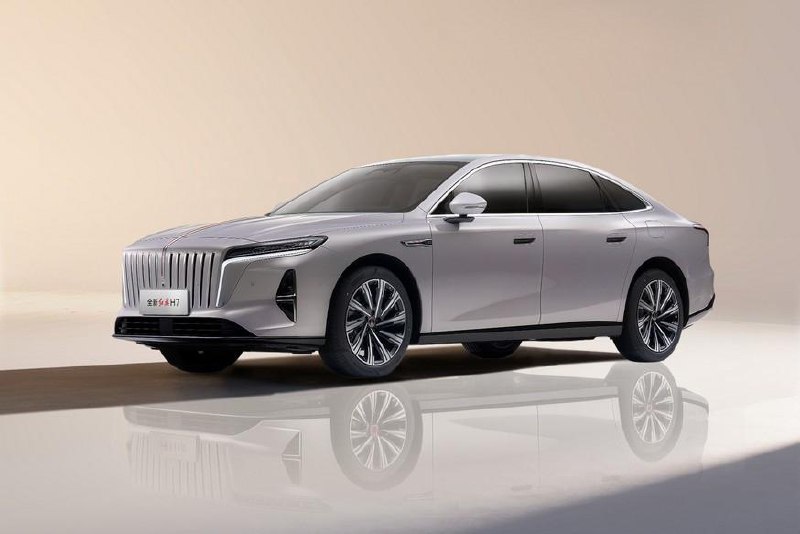 Hongqi: от рекордного пробега до новых электромобилей и батарей BYD Hongqi: от рекордного пробега до новых электромобилей и батарей BYD