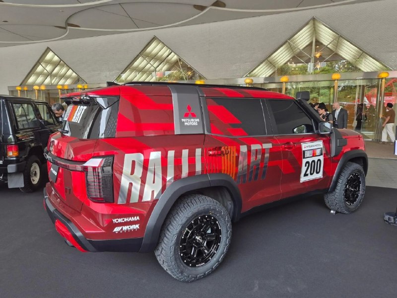 Mitsubishi показала концепт Pajero в стиле Ralliart Mitsubishi показала концепт Pajero в стиле Ralliart