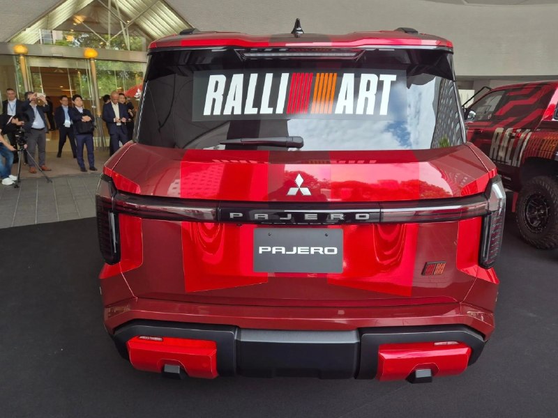 Mitsubishi показала концепт Pajero в стиле Ralliart Mitsubishi показала концепт Pajero в стиле Ralliart