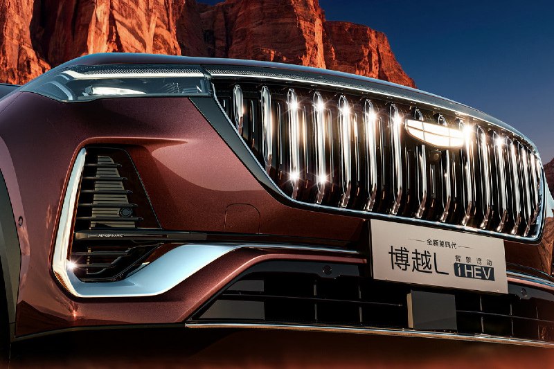 Geely Atlas получил гибридную версию с новой внешностью Geely Atlas получил гибридную версию с новой внешностью