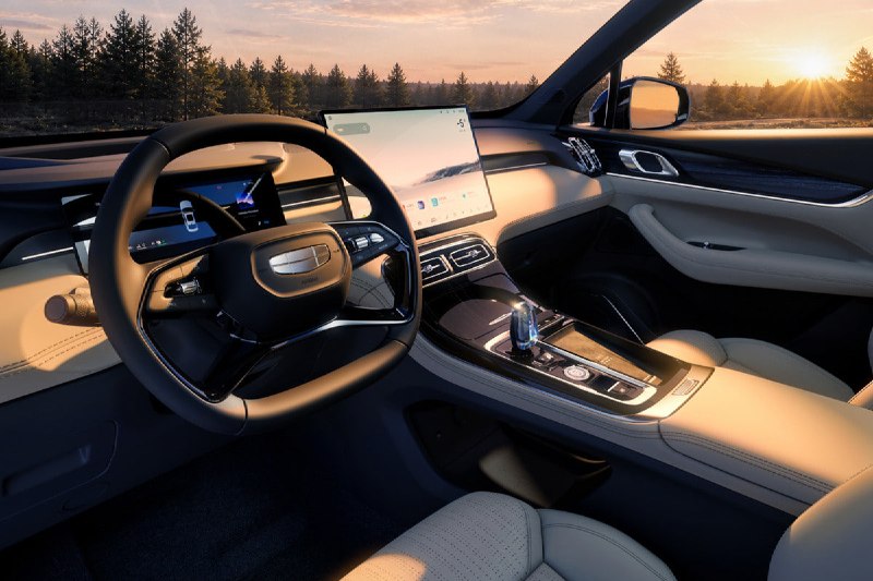 Geely Atlas получил гибридную версию с новой внешностью Geely Atlas получил гибридную версию с новой внешностью