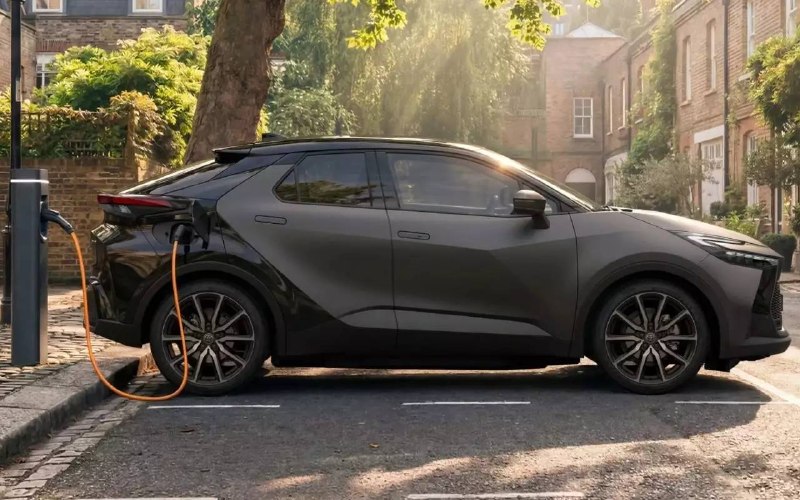 Toyota выпустила юбилейную спецверсию C-HR GR Sport к 10-летию модели Toyota выпустила юбилейную спецверсию C-HR GR Sport к 10-летию модели