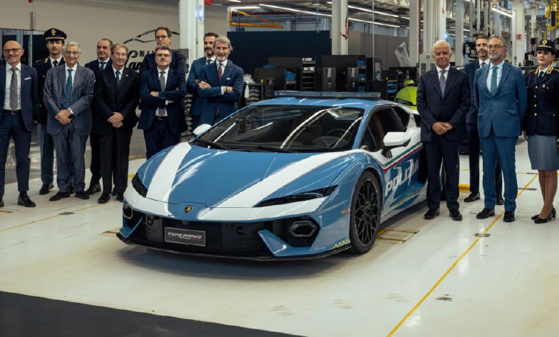 Итальянская полиция получила 920-сильный гибридный суперкар Lamborghini Temerario Итальянская полиция получила 920-сильный гибридный суперкар Lamborghini Temerario