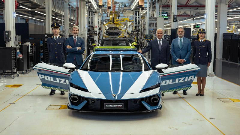 Итальянская полиция получила 920-сильный гибридный суперкар Lamborghini Temerario Итальянская полиция получила 920-сильный гибридный суперкар Lamborghini Temerario