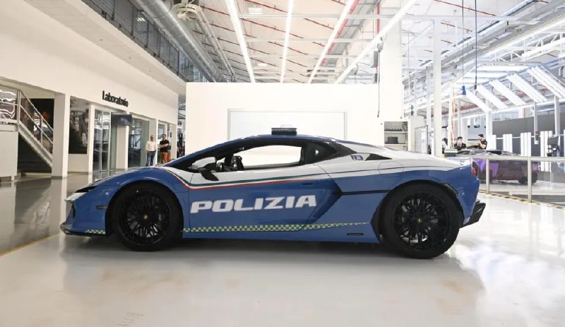 Итальянская полиция получила 920-сильный гибридный суперкар Lamborghini Temerario Итальянская полиция получила 920-сильный гибридный суперкар Lamborghini Temerario