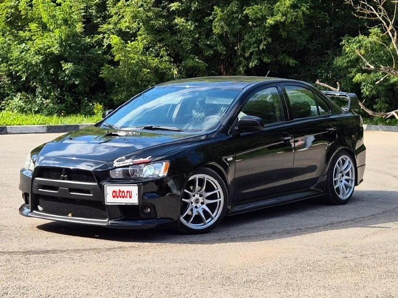 Mitsubishi Lancer в стиле Evo: спортивный седан за 1 100 000 ₽